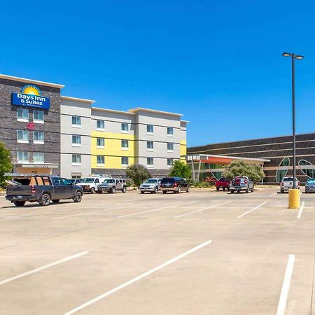 Days Inn & Suites By Wyndham Lubbock Medical Center Екстериор снимка