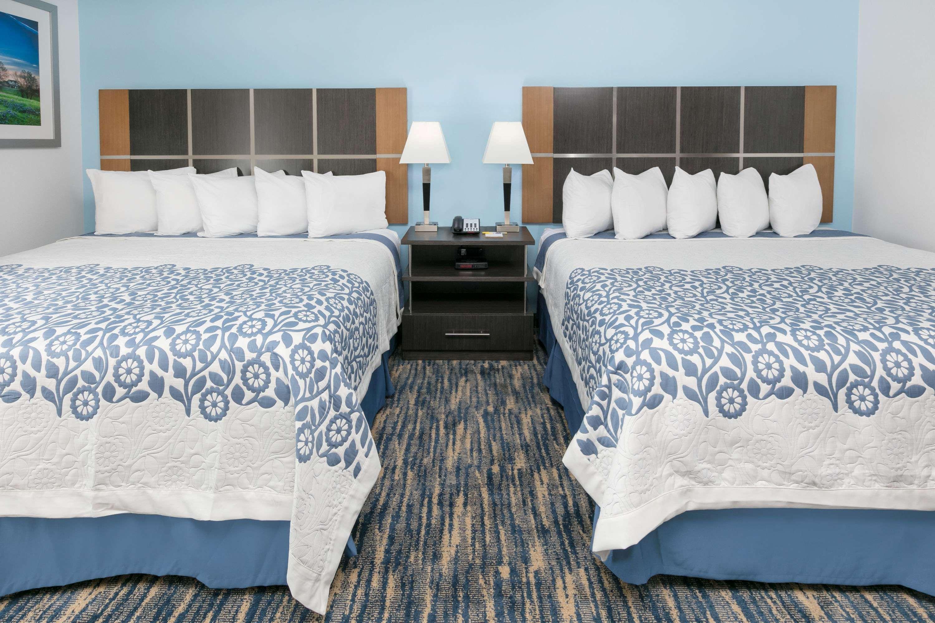 Days Inn & Suites By Wyndham Lubbock Medical Center Екстериор снимка
