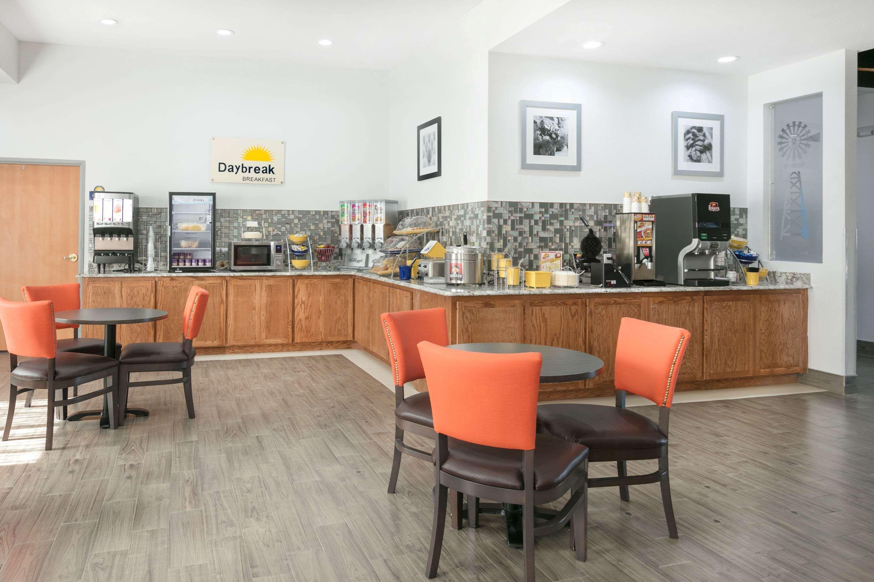 Days Inn & Suites By Wyndham Lubbock Medical Center Екстериор снимка