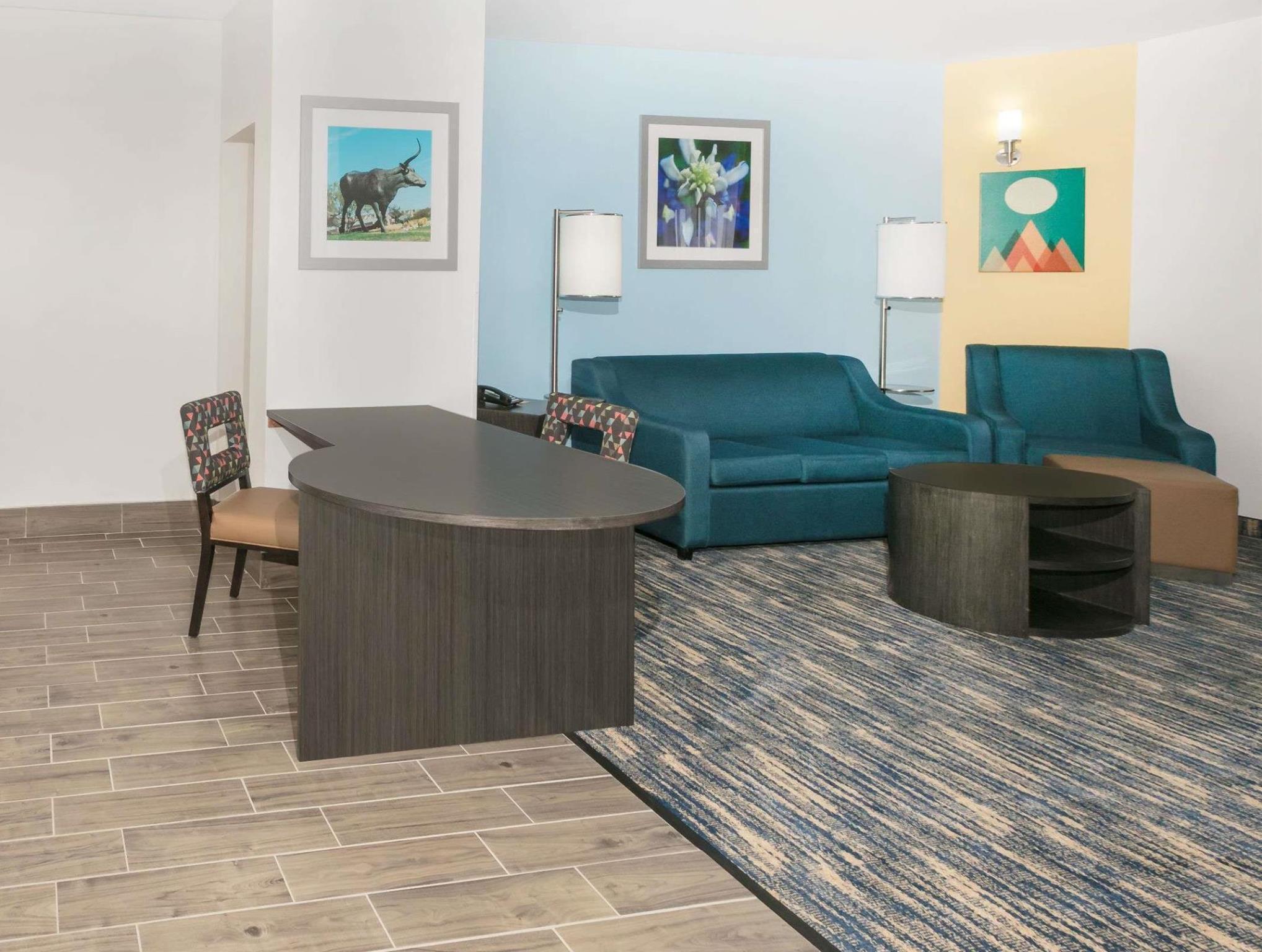 Days Inn & Suites By Wyndham Lubbock Medical Center Екстериор снимка