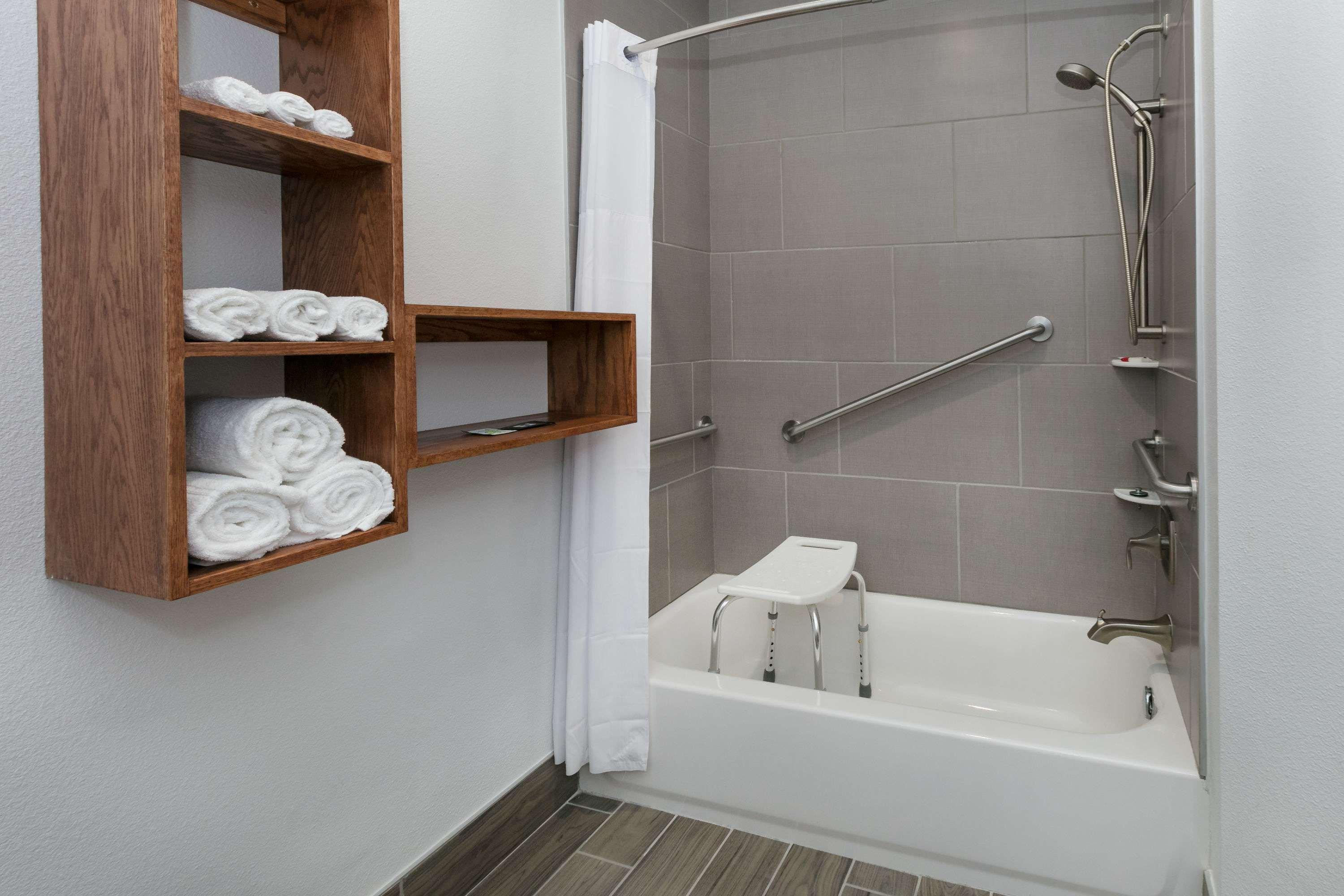Days Inn & Suites By Wyndham Lubbock Medical Center Екстериор снимка