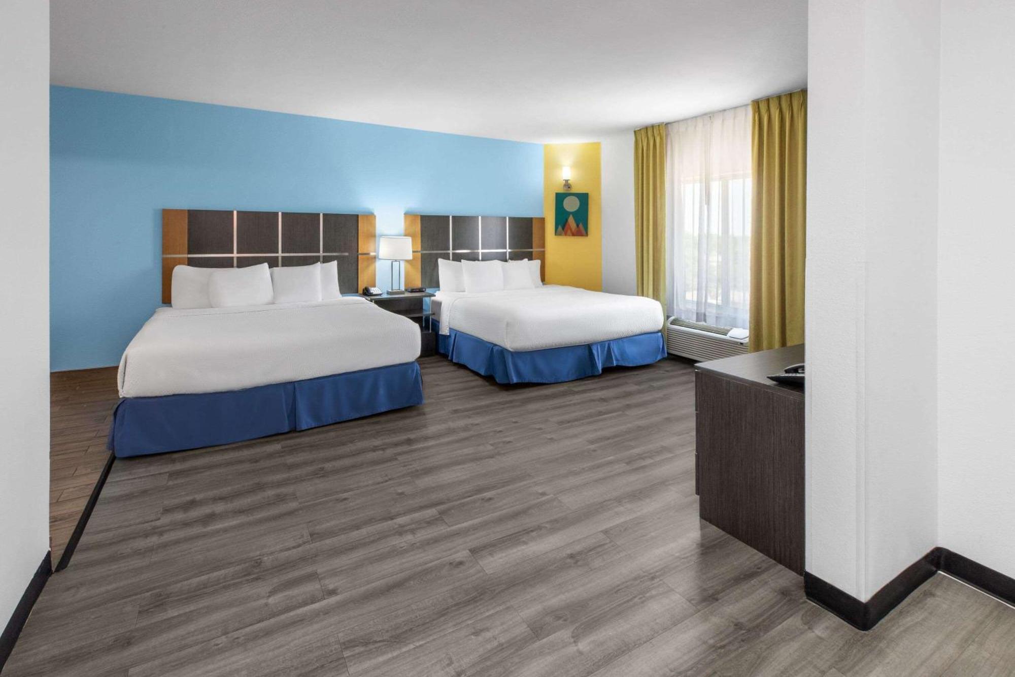 Days Inn & Suites By Wyndham Lubbock Medical Center Екстериор снимка