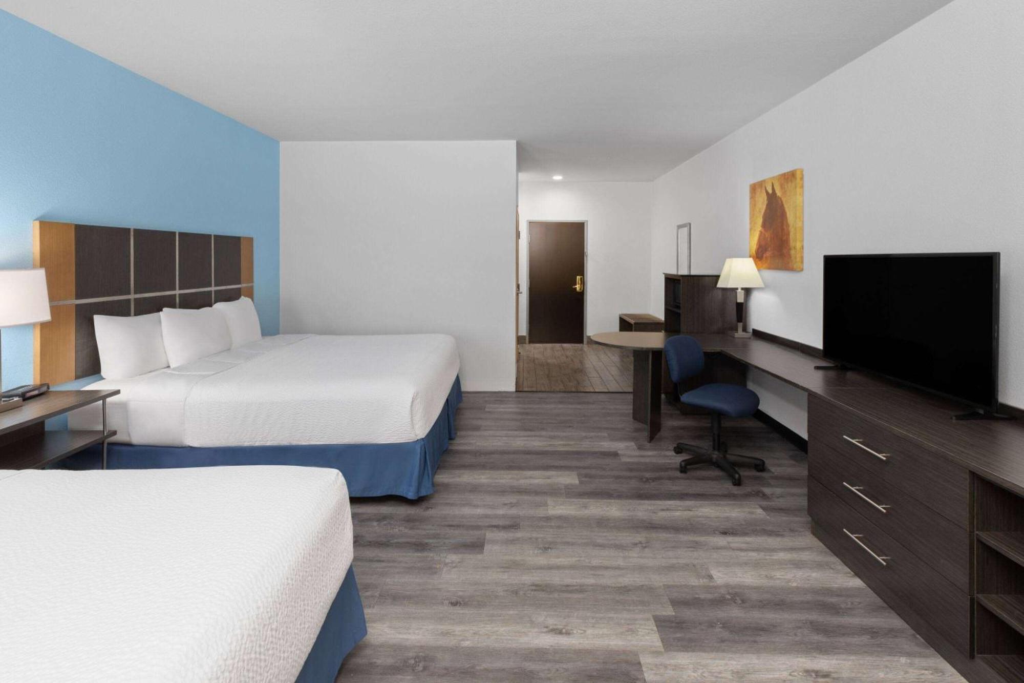Days Inn & Suites By Wyndham Lubbock Medical Center Екстериор снимка