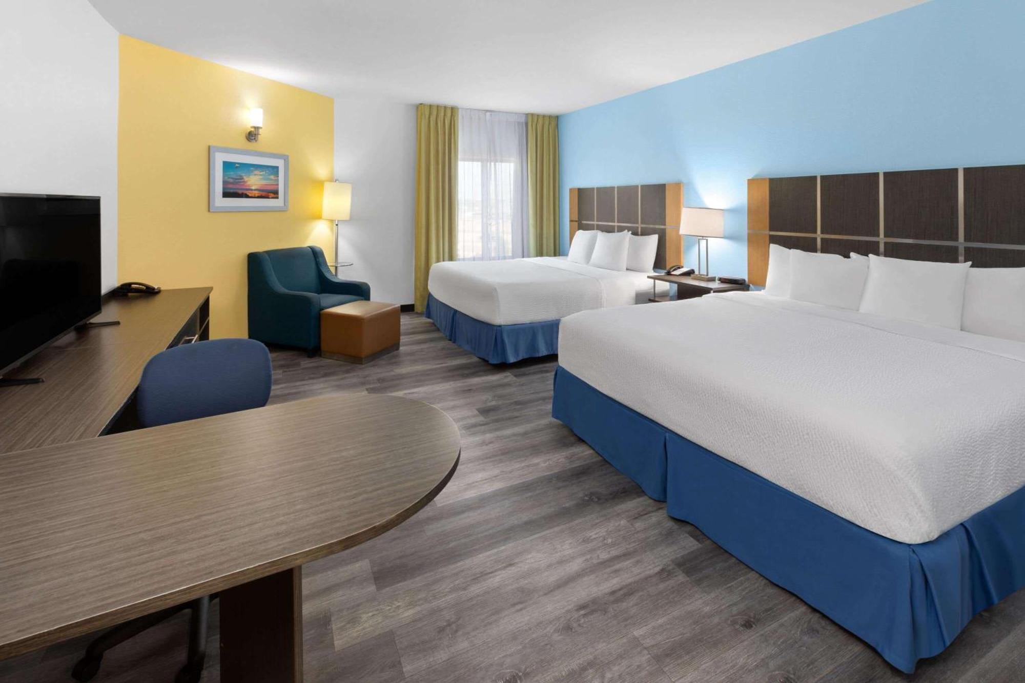 Days Inn & Suites By Wyndham Lubbock Medical Center Екстериор снимка