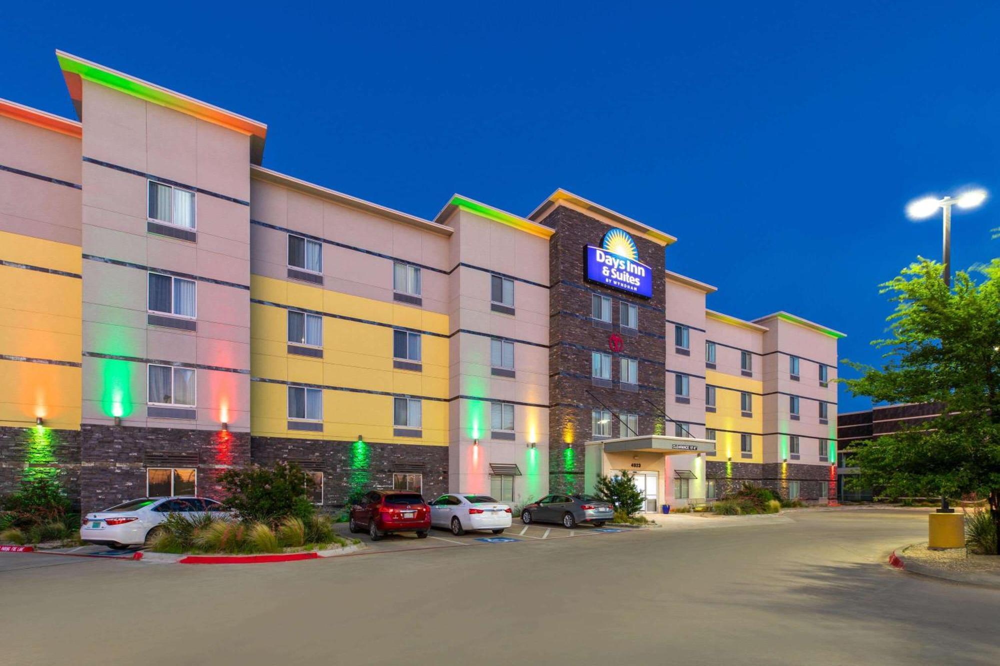 Days Inn & Suites By Wyndham Lubbock Medical Center Екстериор снимка