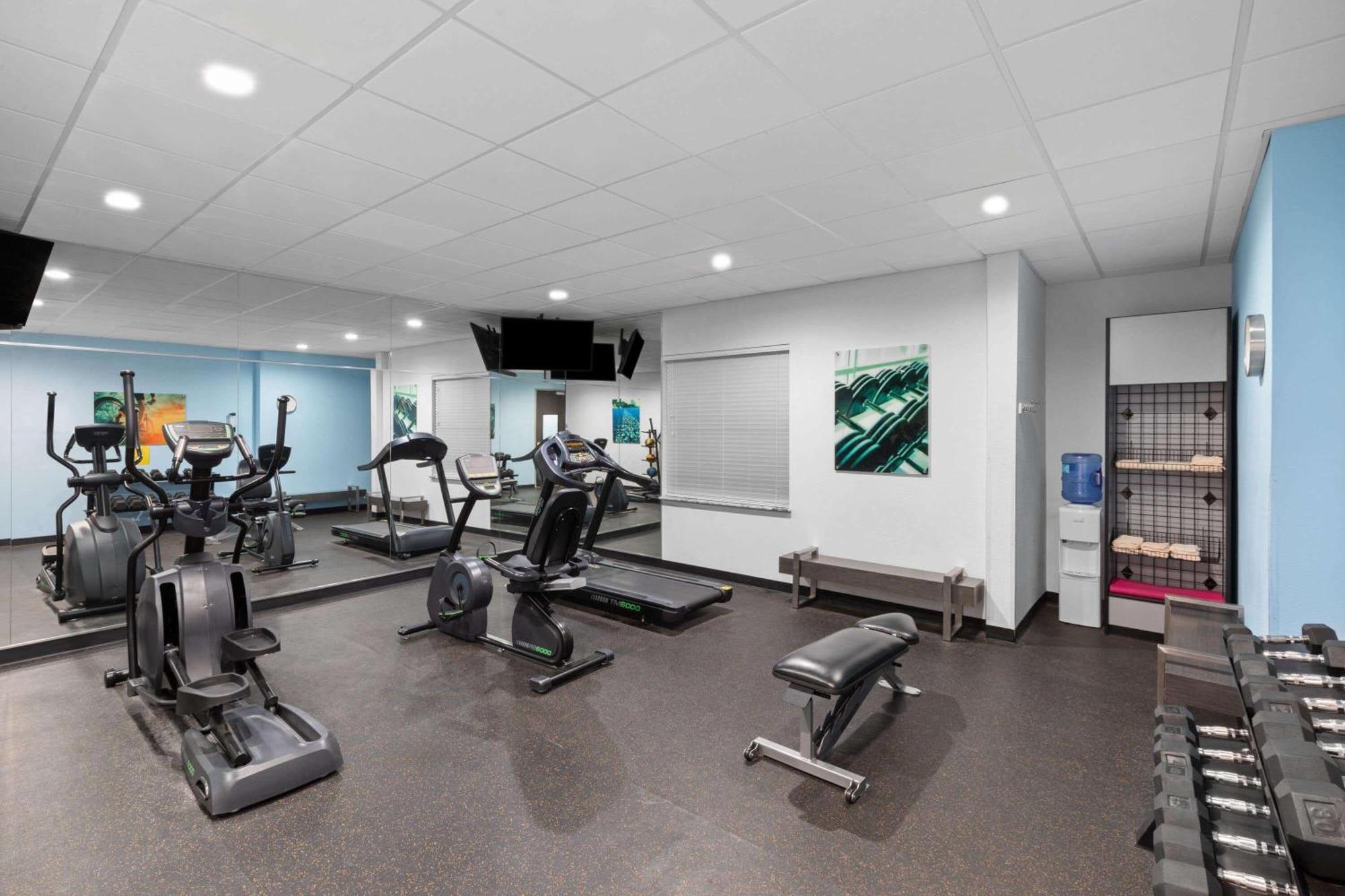 Days Inn & Suites By Wyndham Lubbock Medical Center Екстериор снимка