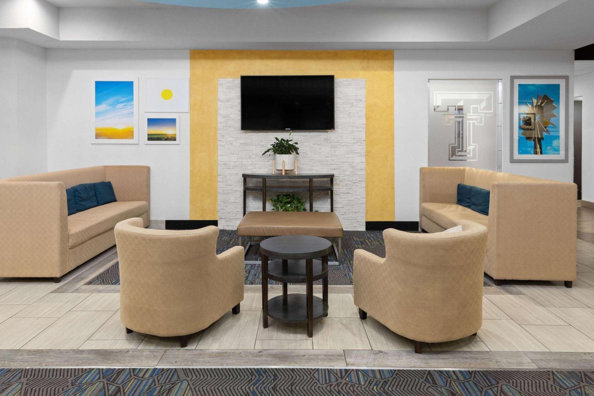 Days Inn & Suites By Wyndham Lubbock Medical Center Екстериор снимка