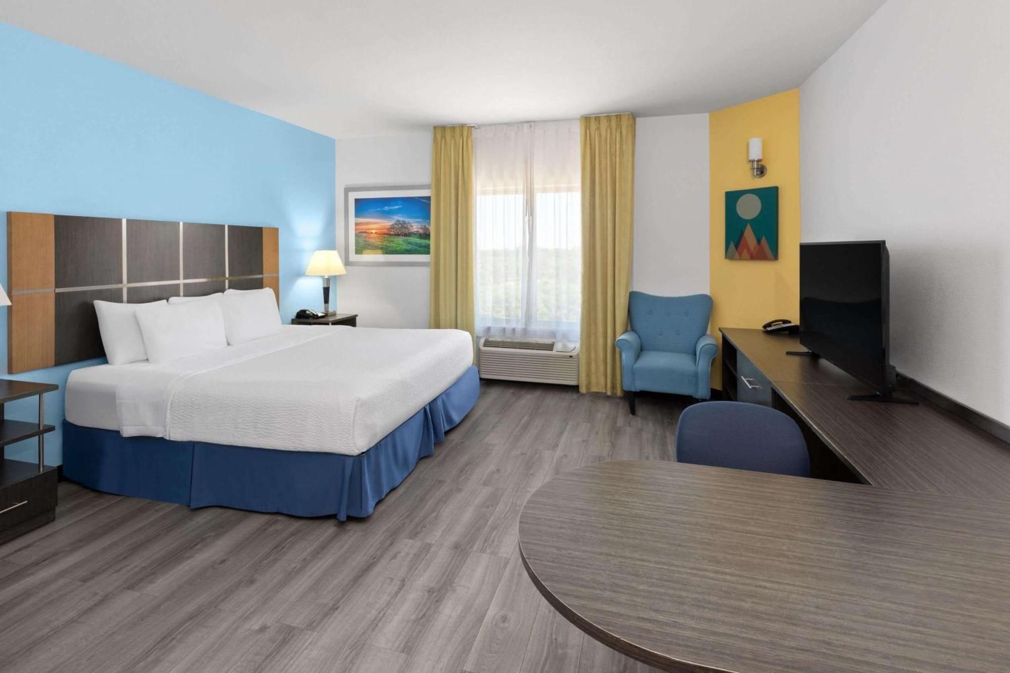 Days Inn & Suites By Wyndham Lubbock Medical Center Екстериор снимка