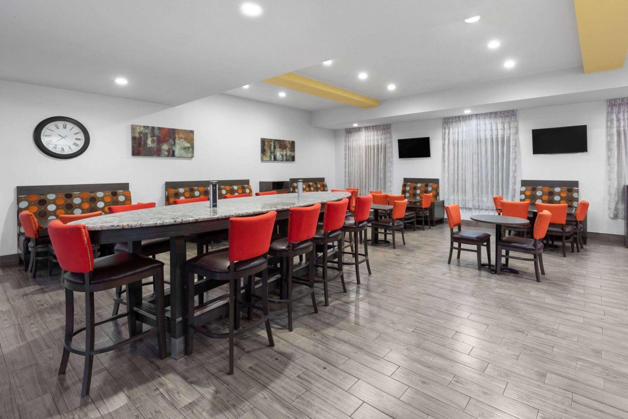 Days Inn & Suites By Wyndham Lubbock Medical Center Екстериор снимка