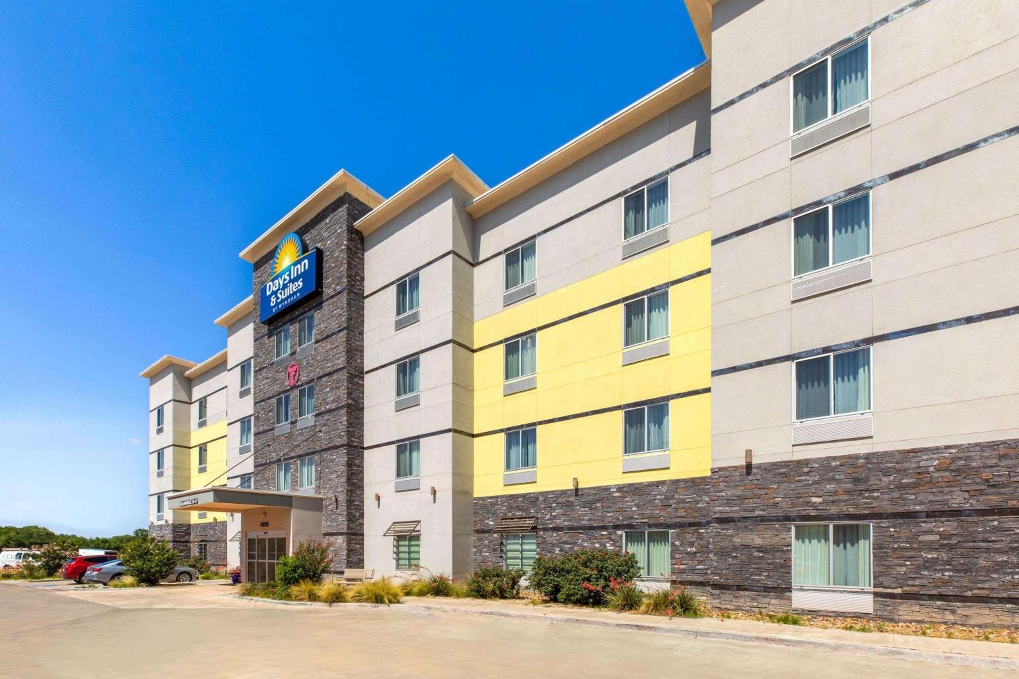 Days Inn & Suites By Wyndham Lubbock Medical Center Екстериор снимка