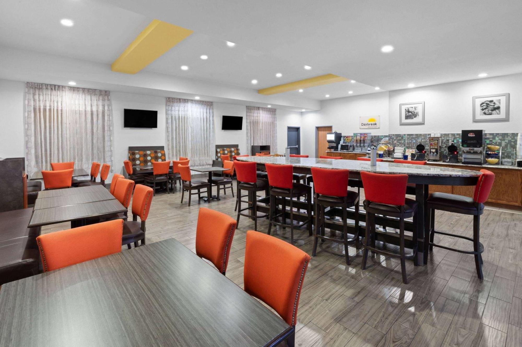 Days Inn & Suites By Wyndham Lubbock Medical Center Екстериор снимка
