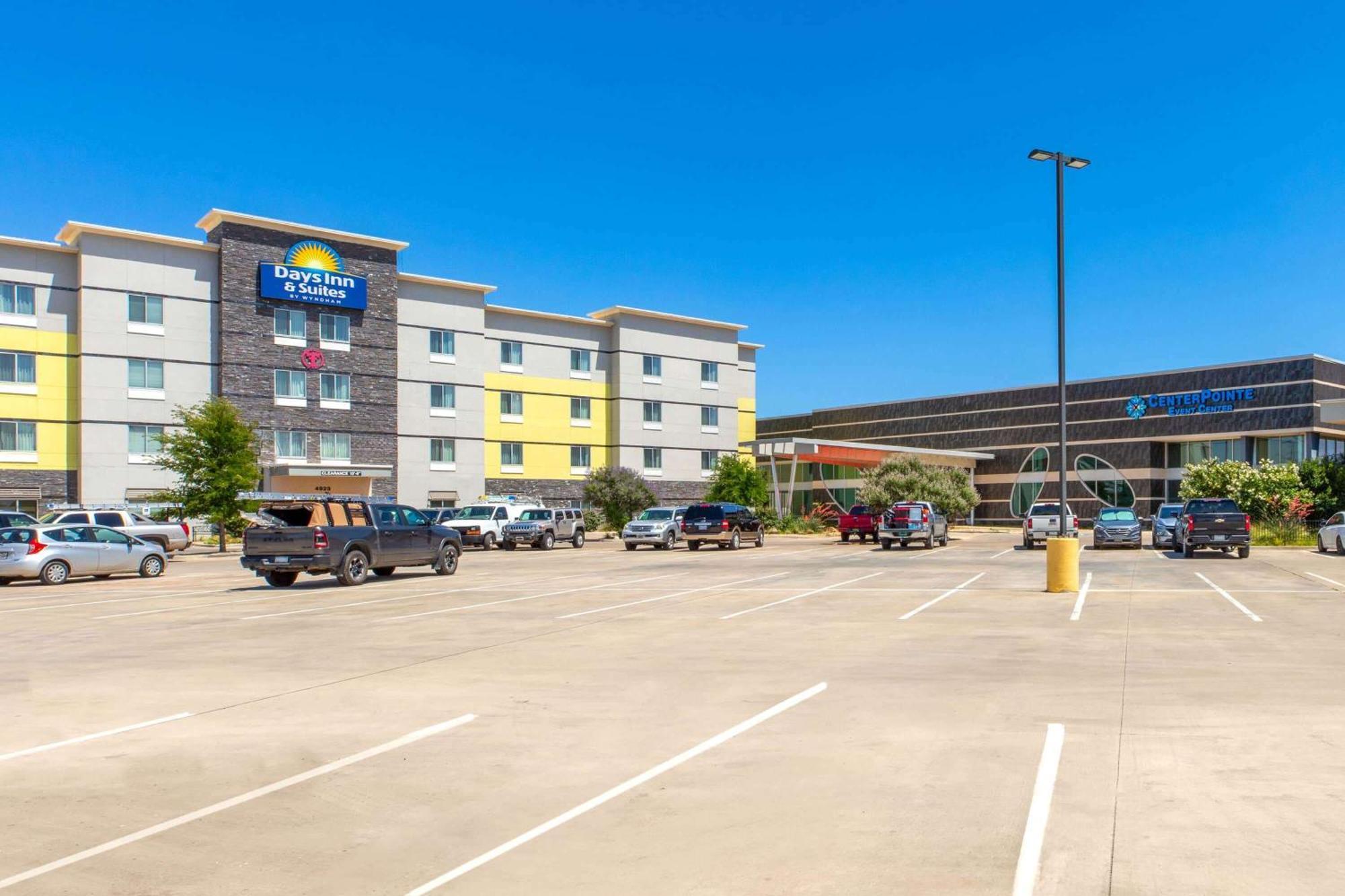 Days Inn & Suites By Wyndham Lubbock Medical Center Екстериор снимка
