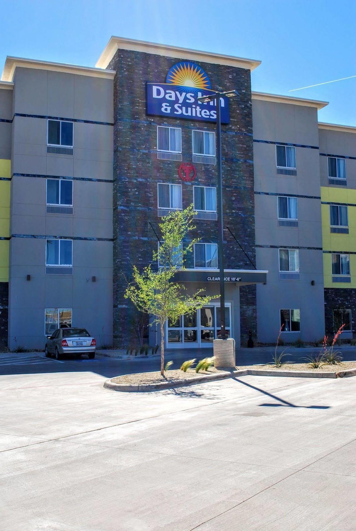 Days Inn & Suites By Wyndham Lubbock Medical Center Екстериор снимка