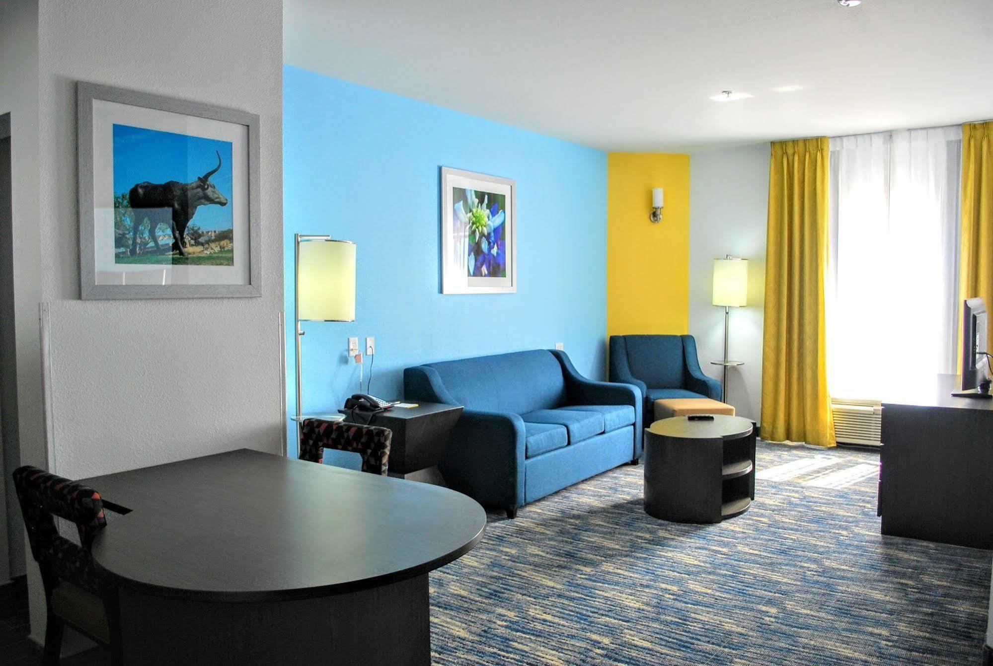 Days Inn & Suites By Wyndham Lubbock Medical Center Екстериор снимка