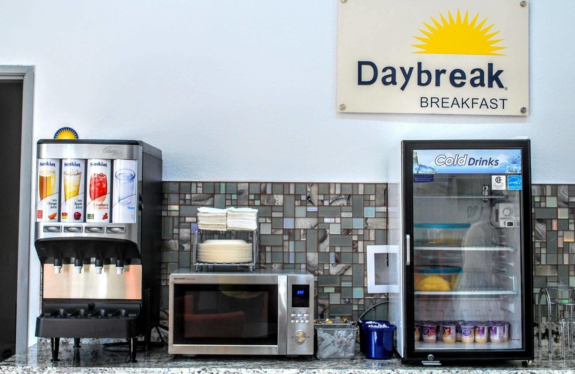Days Inn & Suites By Wyndham Lubbock Medical Center Екстериор снимка