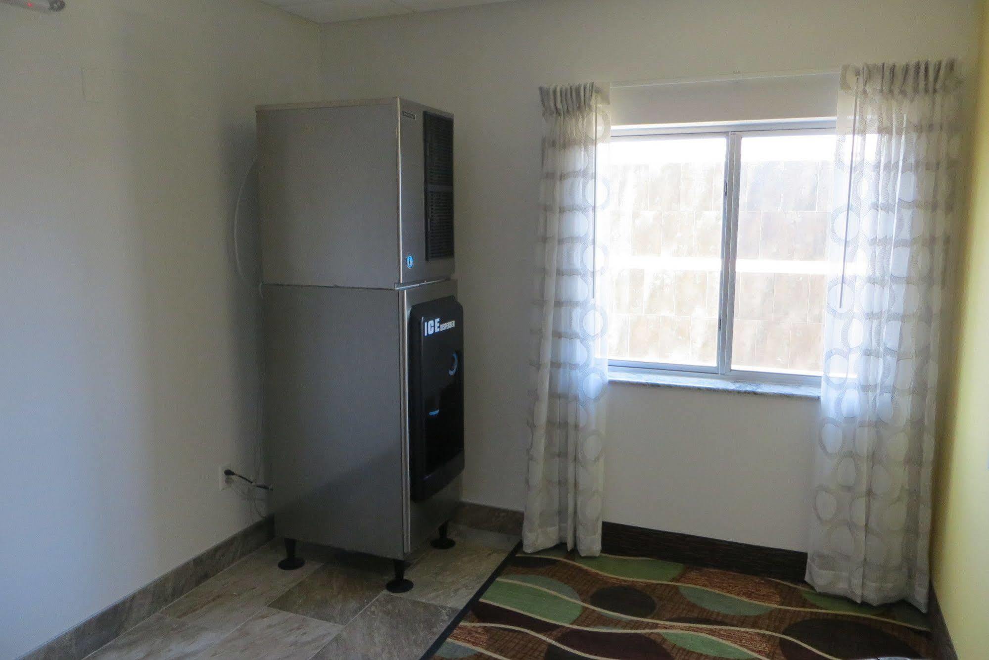 Days Inn & Suites By Wyndham Lubbock Medical Center Екстериор снимка